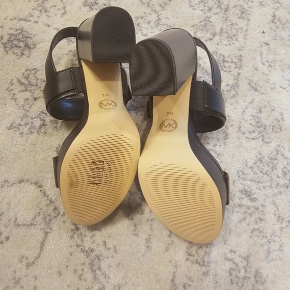 New Michael kors MK logo platform sandals in size 7 - Picture 6 of 7